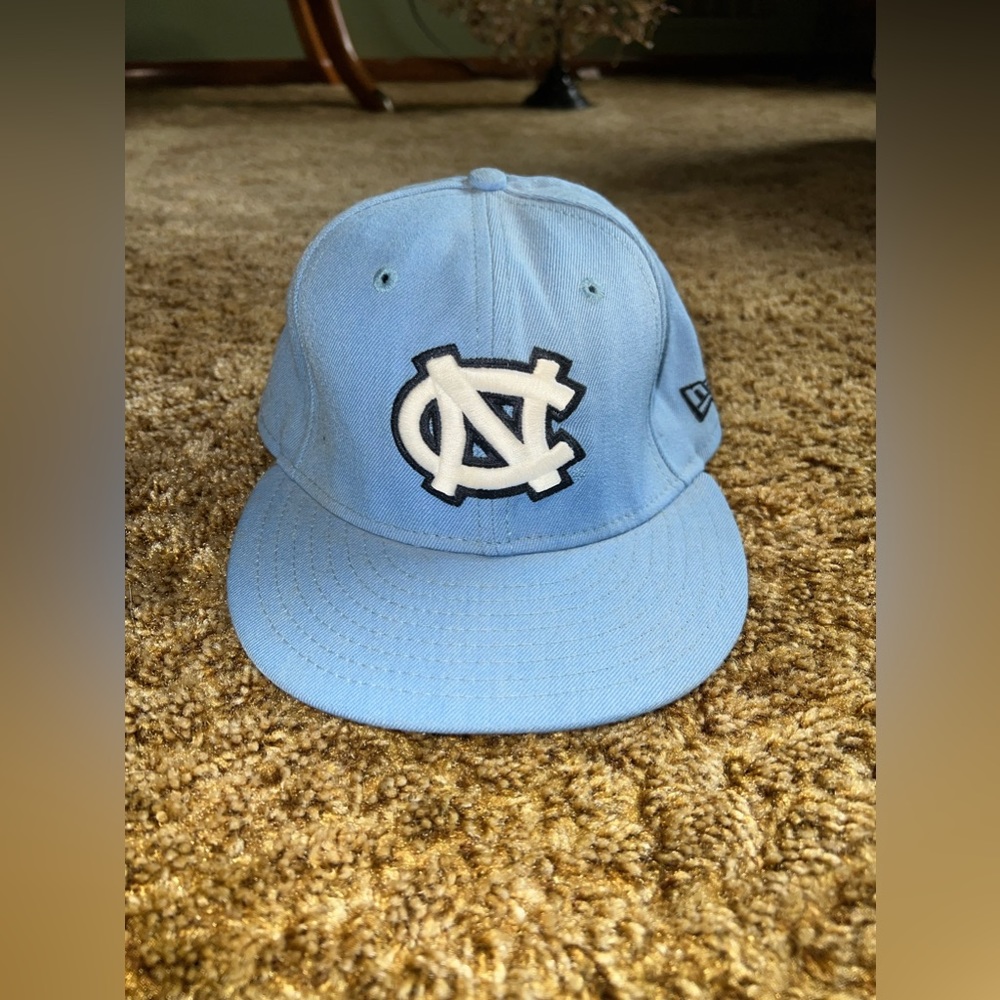 New Era 59FIFTY North Carolina Fitted Hat (Size 7)